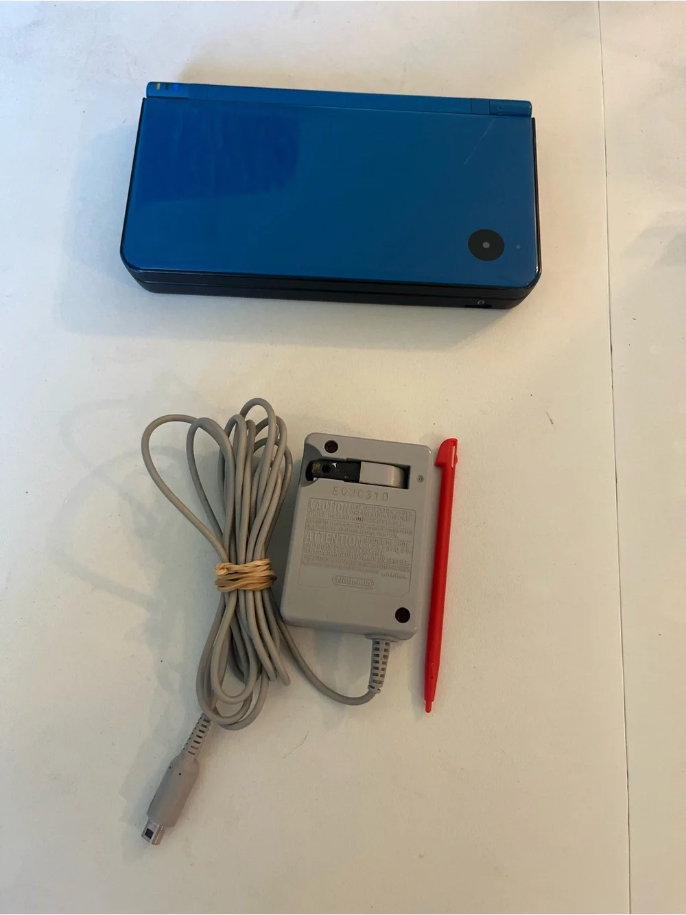 Nintendo DSi- Midnight Blue with Red Stylus